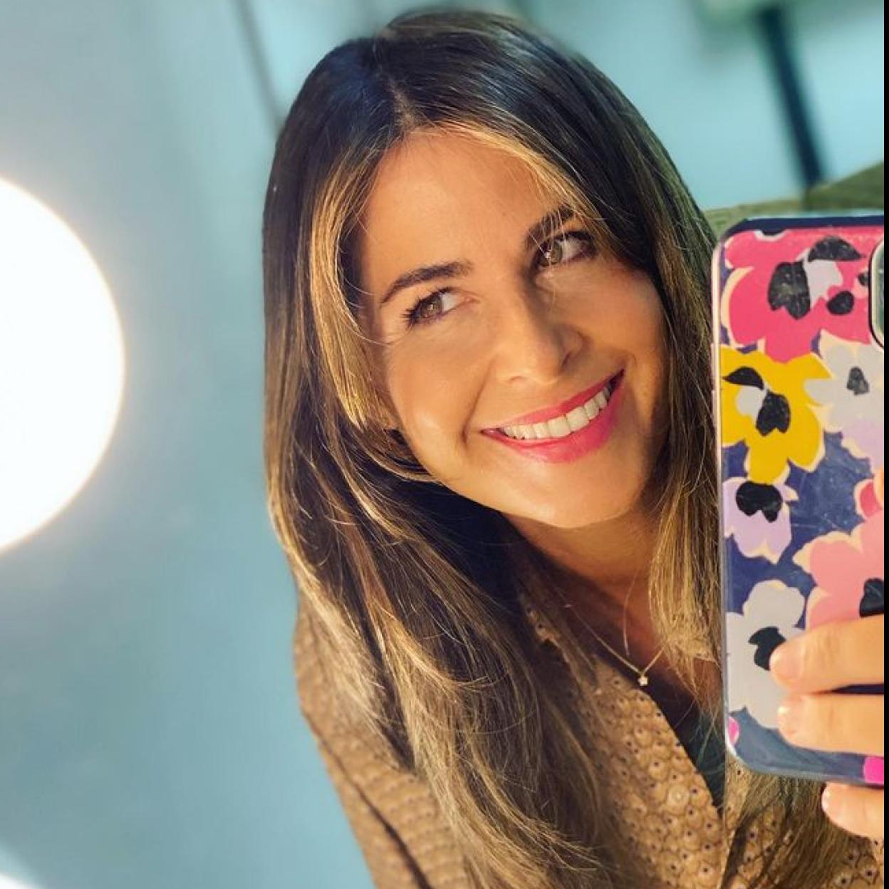 Pincha en la imagen para ver los cosméticos antienvejecimiento de gran eficacia que no pueden faltar en la rutina de cuidado facial de las mujeres de más de 50 años.