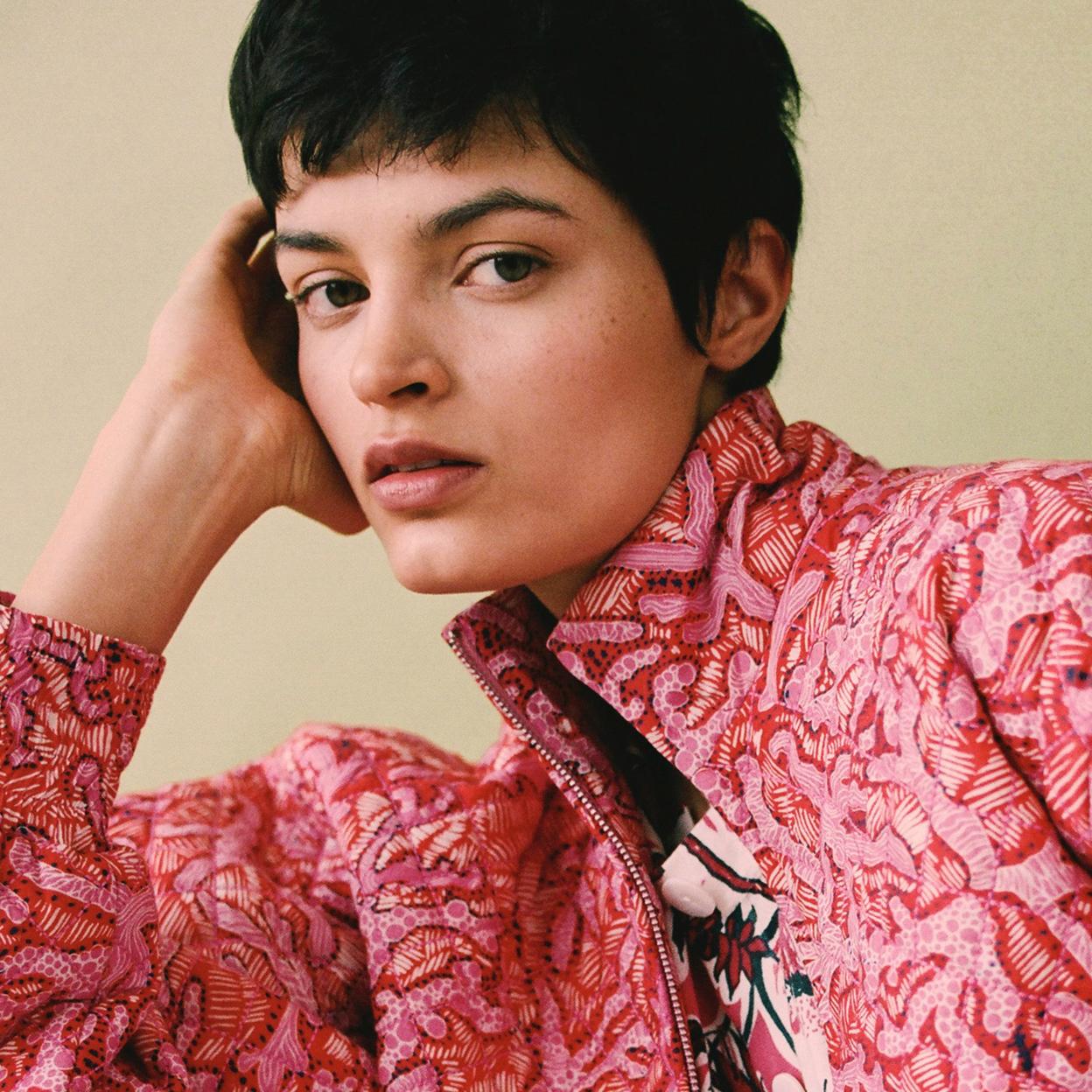 Pincha en la imagen para conocer las mejores cremas, sérums, contornos de ojos, aguas micelares y tónicos con ácido hialurónico que darán volumen a tu piel . 