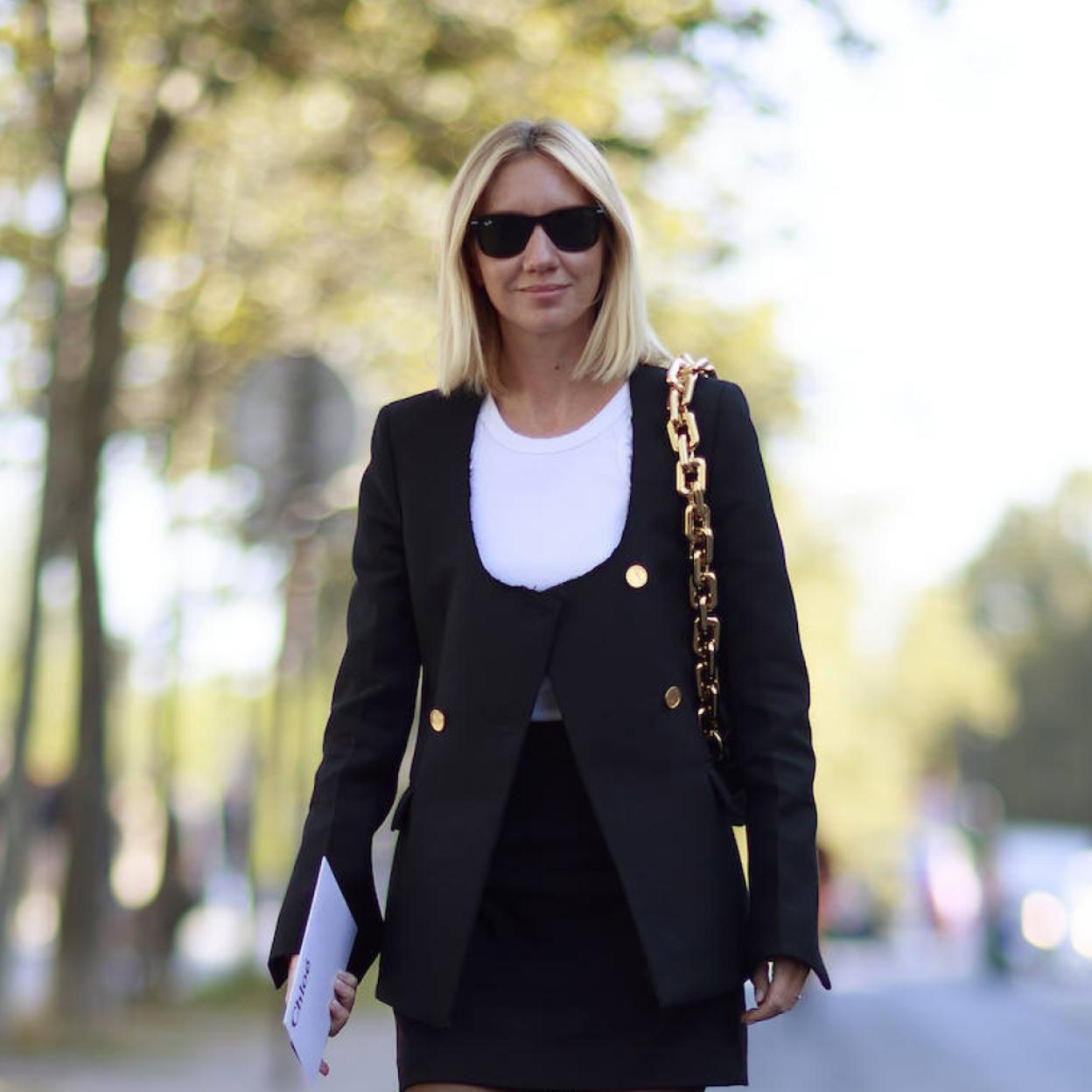 Pincha en la foto para ver las faldas estampadas que acaban de llegar a Mango y son perfectas para tus looks con jersey de punto y blazer