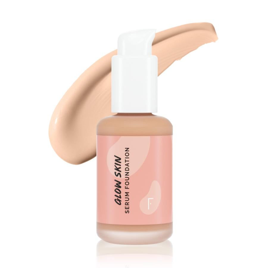 Con un 99,8% de ingredientes de origen natural, esta base tiene una cobertura baja modulable que proporciona un acabado jugoso. El ácido hialurónico vegano hidrata en profundidad la piel, además de, suavizar las líneas de expresión. Cuenta con un perfume muy agradable con más de diez extractos de frutas y plantas. (22 euros)