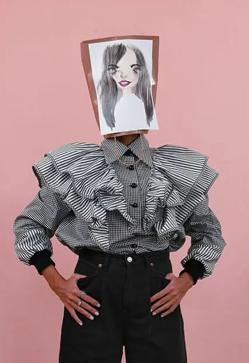 Imagen secundaria 2 - Las camisas y blusas más originales y bonitas son de esta marca &#039;made in Spain&#039; que dará vida y color a tus looks de invierno