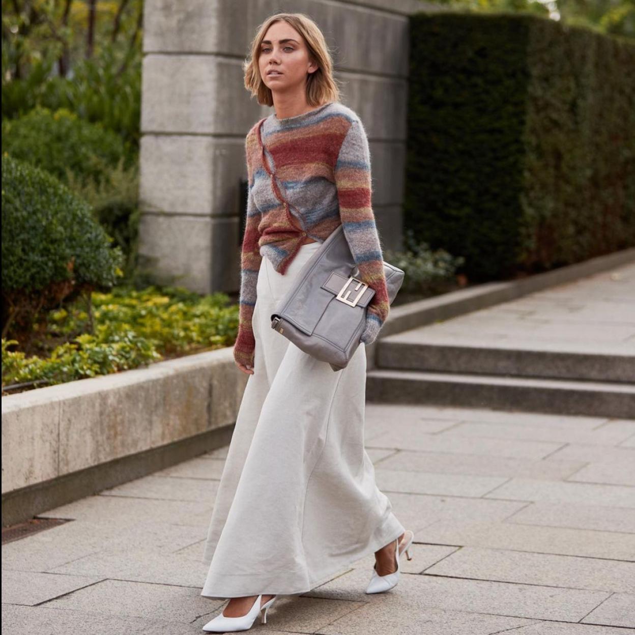 El cárdigan multicolor de Mango que solo puedes comprar online y queda de lujo con camisas y camisetas blancas