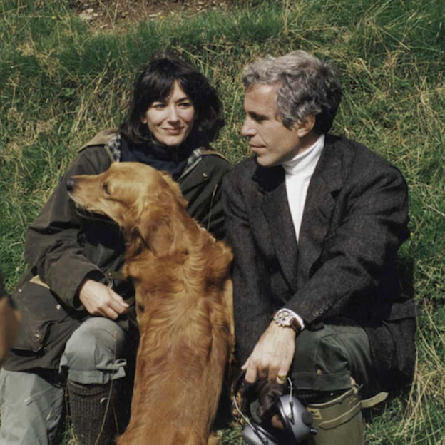 Pincha en la foto para ver Ttodos los famosos salpicados por el caso de Ghislaine Maxwell, la conseguidora de menores de Jeffrey Epstein. 