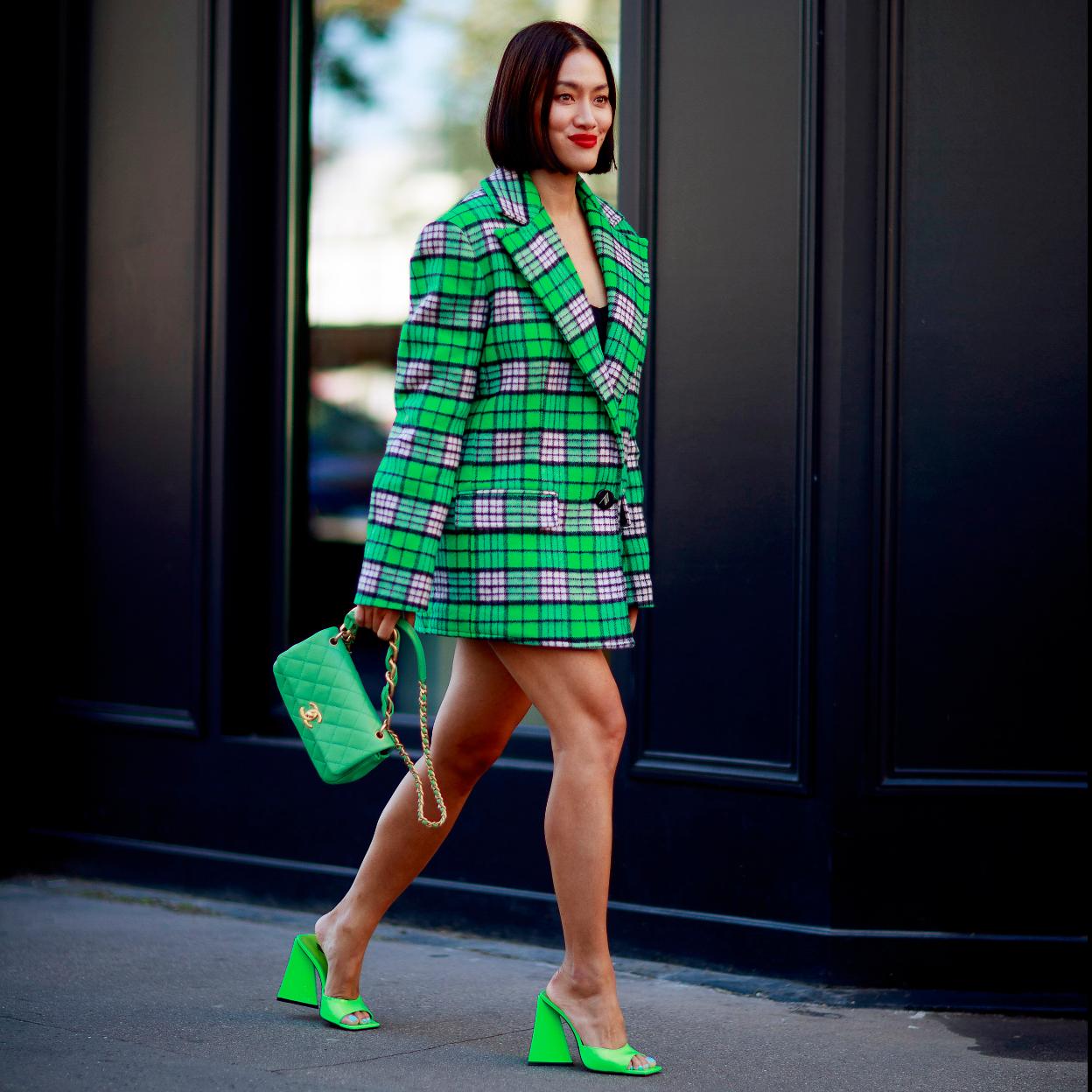 Pincha en la imagen para ver 11 bolsos negros por menos de 20 euros que son perfectos para regalar o para combinar con todo.