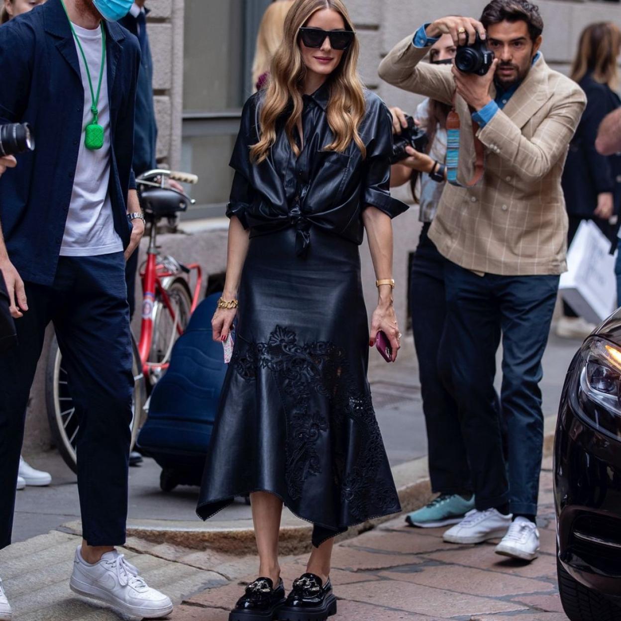 Pincha en la foto para ver las prendas efecto piel que vas a necesitar para conseguir uno favorecedor y lleno de estilo. 