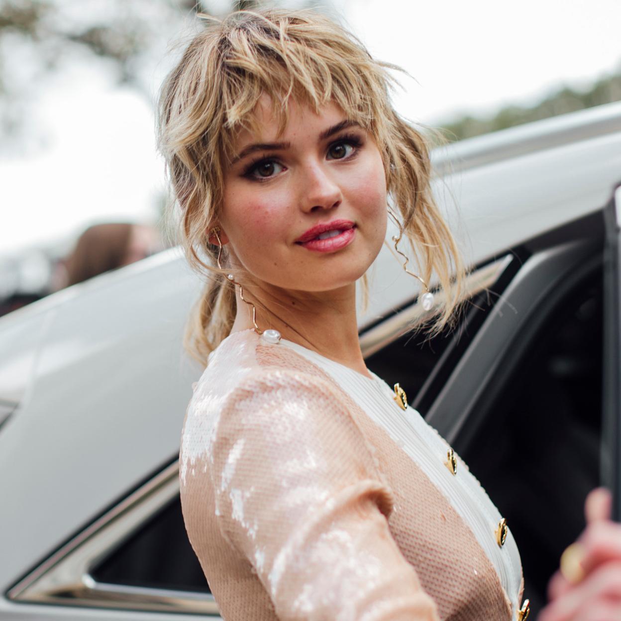 Pincha en la imagen para ver los 22 sérums faciales perfectos para empezar a utilizar a partir de los 50 años.