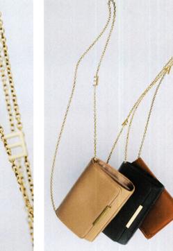 Imagen secundaria 2 - 1. Bolso de mano en color azul lavanda de Zara. 2. Bolso de mano con piel grabada de color rojo de Zara. 3. Bolsos de ante para llevar en bandolera de Zara. 