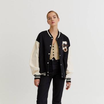 Imagen secundaria 1 - Esta temporada necesitas una chaqueta varsity que resuelve y rejuvenece todos tus looks, según influencer y famosas