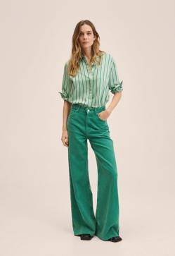 Imagen secundaria 2 - El verde es otro de los colores elegidos para protagonizar la nueva colección de Mango. 1. Sandalias de pelo de Mango (29,99 euros). 2. Jersey de rayas en tonos verdes de Mango (39,99 euros). 3. Vaqueros anchos de Mango (39,99 euros). 