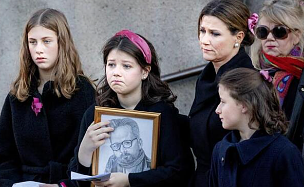 Las hijas de Marta Luisa de Noruega en el funeral de su padre, Ari Behn.