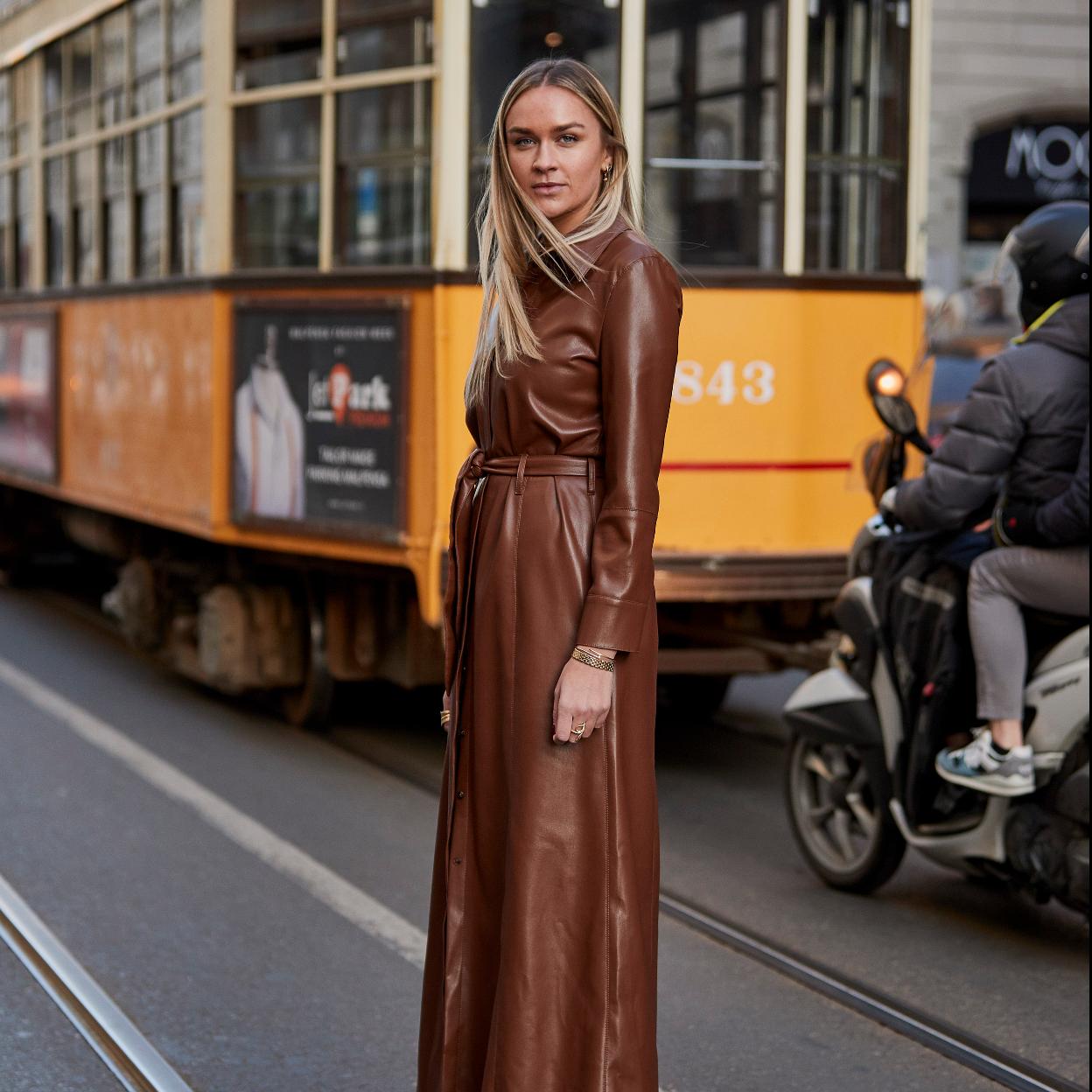 Pincha en la imagen para descubrir los vestidos camiseros más bonitos de la temporada que acaban de llegar a las tiendas