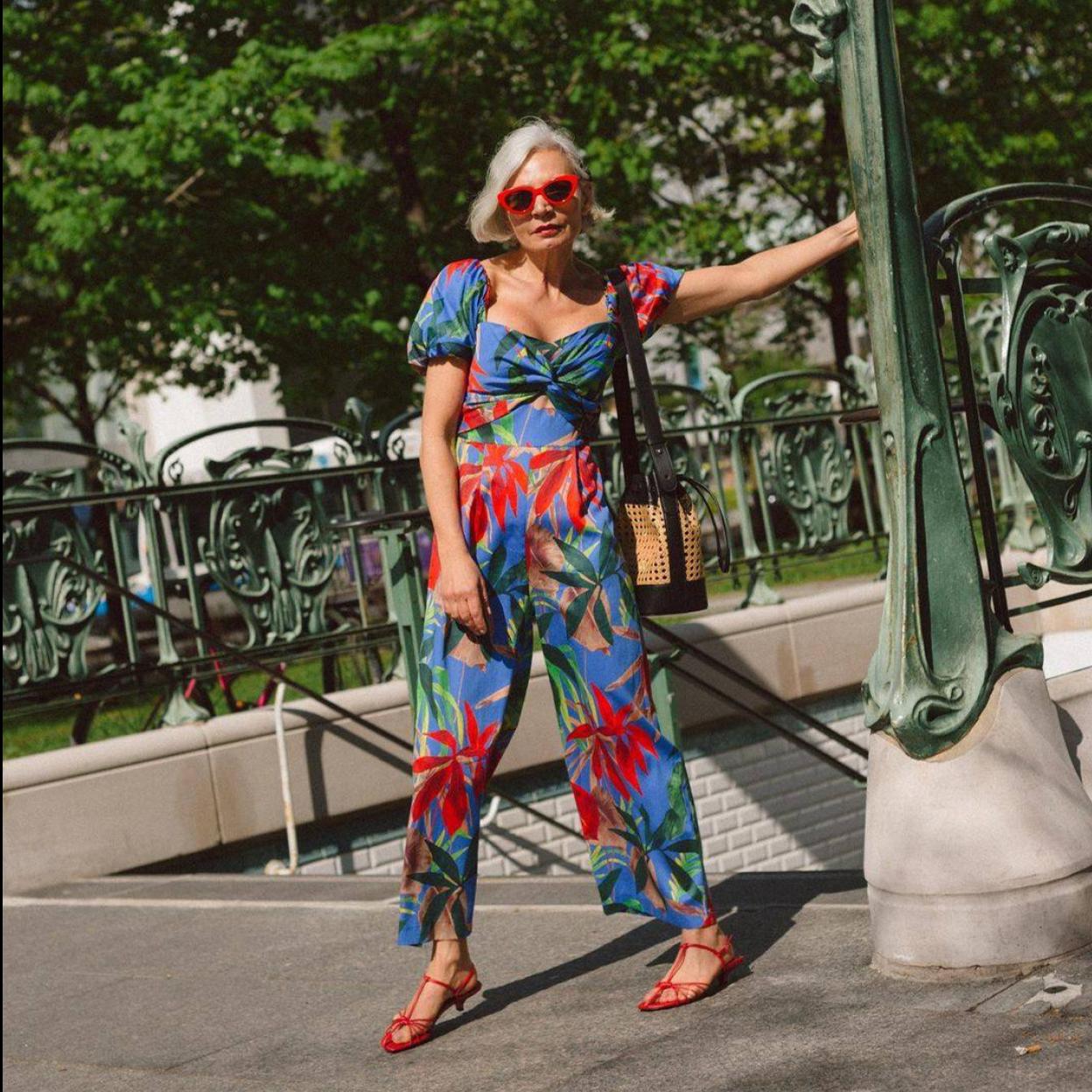 Pincha en la imagen para ver ¡Alerta chollo! Los vestidos camiseros más bonitos de la temporada están en las rebajas de Stradivarius y no te vas a cansar de ponértelos