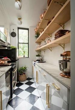 Imagen secundaria 2 - Ideas bonitas y trucos fáciles de copiar para que tu cocina pequeña parezca el doble de grande