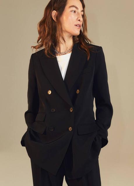 Imagen - El modelo de doble abotonadura tiene un precio de 39,99 €