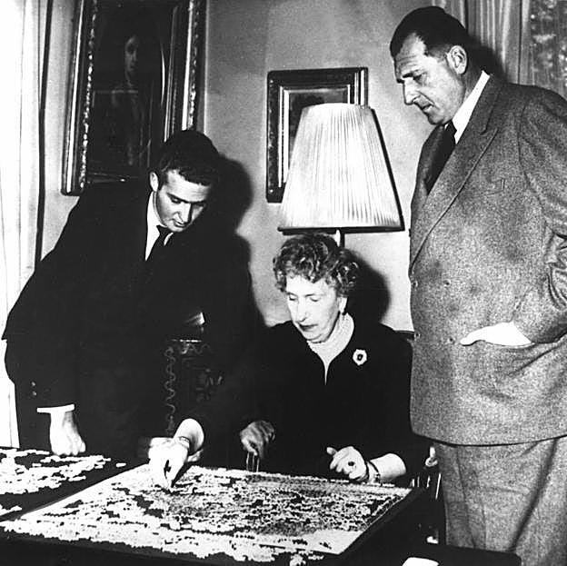 Don Juan Carlos fue nombrado sucesor a titulo de Rey por Franco.