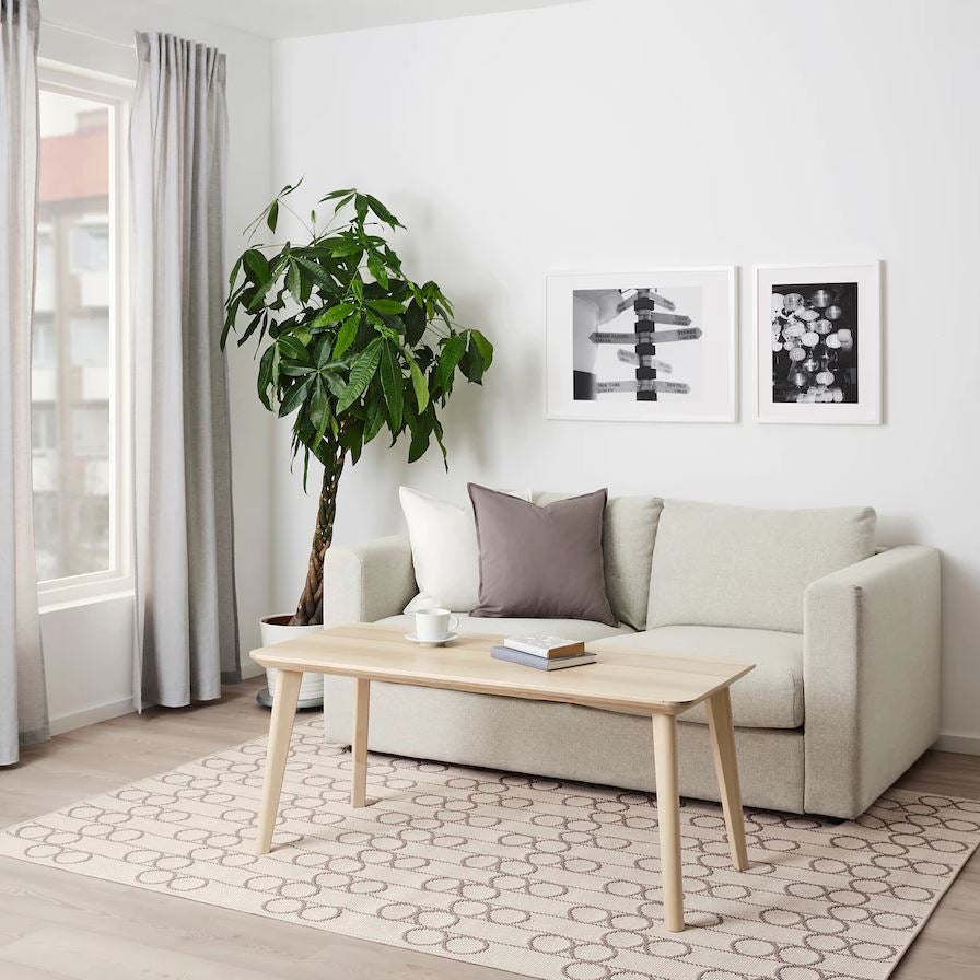 Esta elegante alfombra de IKEA está rebajada en el outlet a 39 euros. Pincha en la foto para ver cómo transformar la estantería más vendida de IKEA en un mueble exclusivo que parece de lujo.