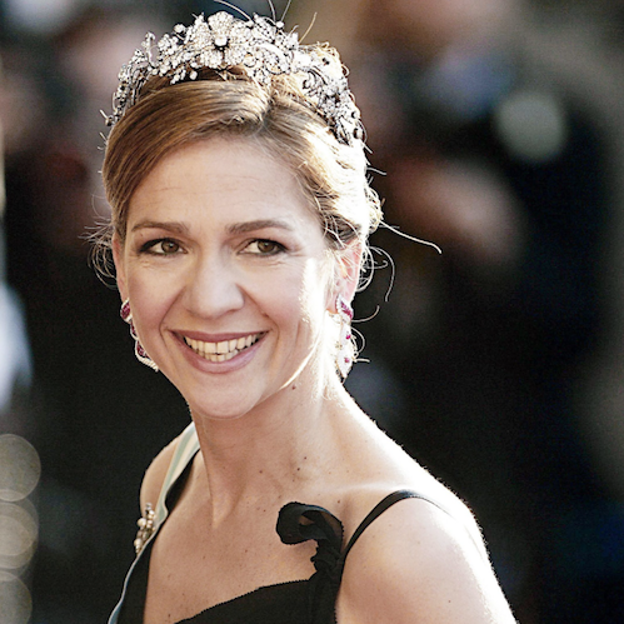 Pincha en la foto para ver la llegada a España de la reina Sofía, la coronación, los momentos inolvidables con sus hijos... Toda su vida en imágenes.