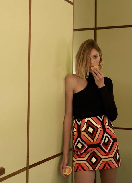 Imagen - La falda cuenta con un cierre de cremallera oculto en la costura lateral