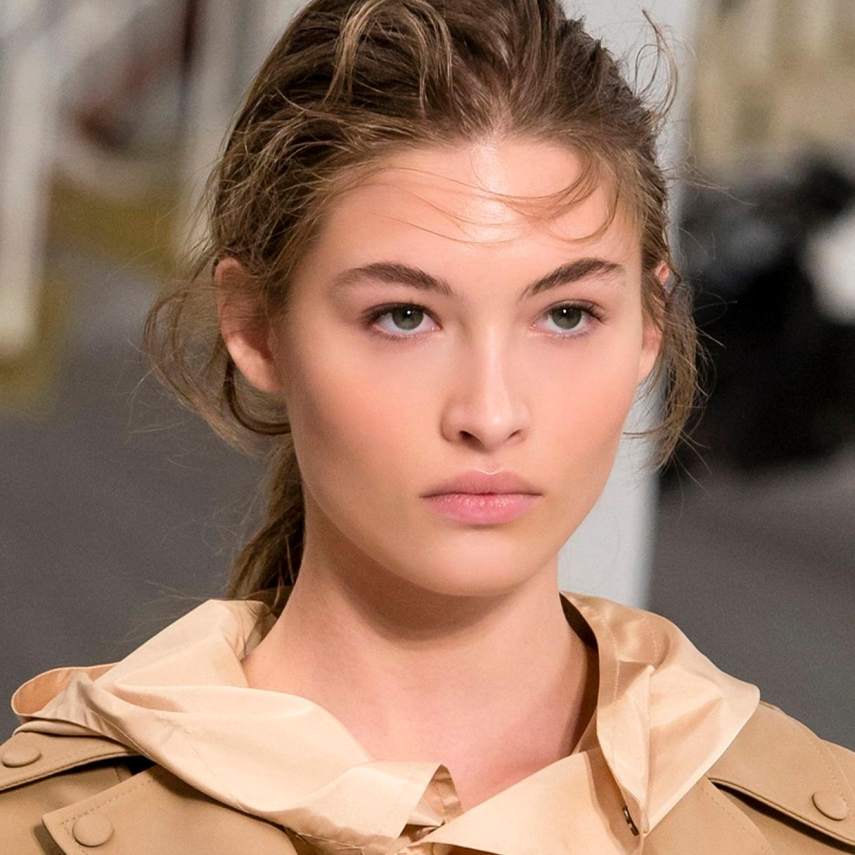 Pincha en la imagen para conocer los polvos bronceadores con los que iluminar y rejuvenecer el rostro para un efecto buena cara al instante. 