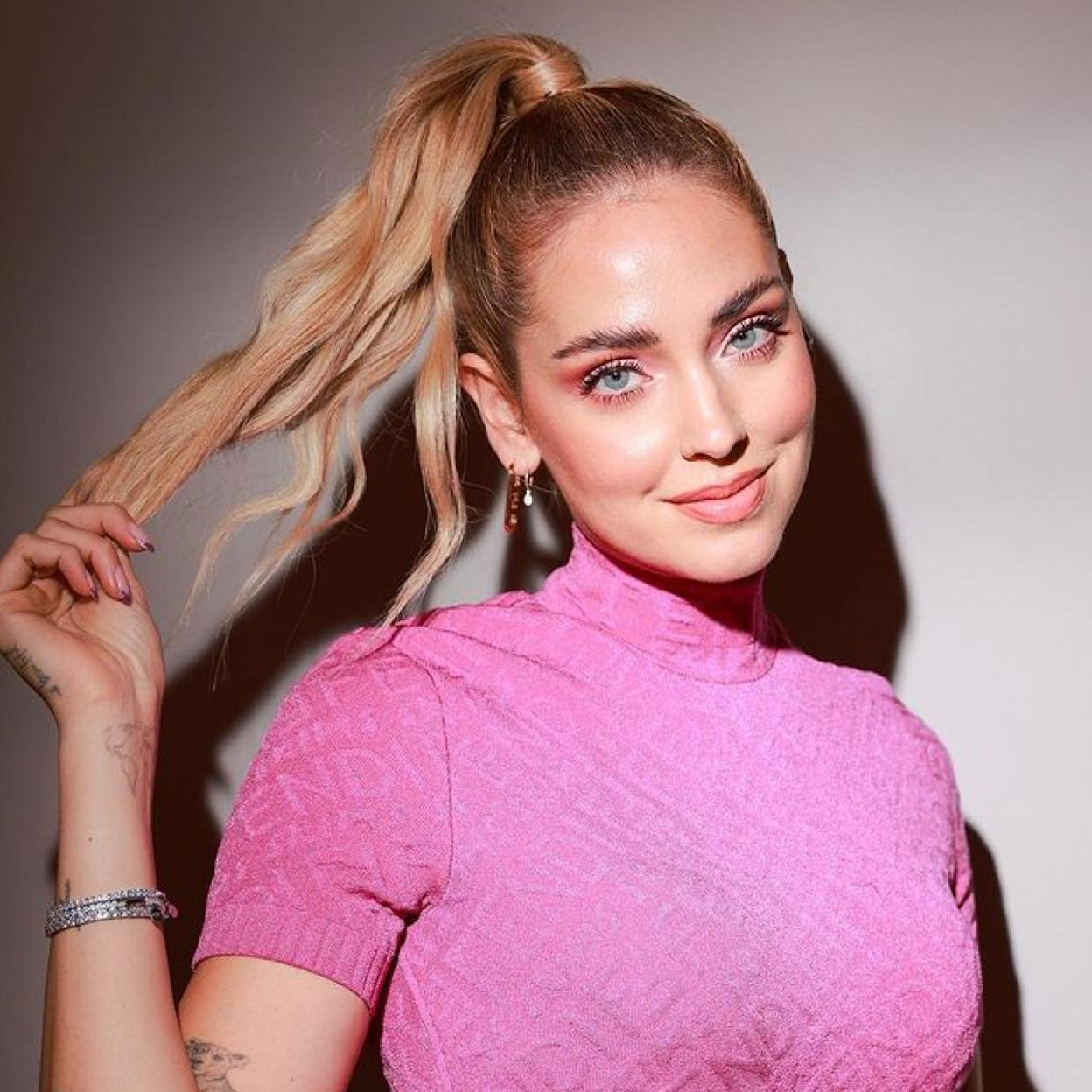 Pincha en la imagen para ver 10 bases de maquillaje de acabado natural súper ventas que lo disimulan todo: de arrugas y manchas a granitos y rojeces.