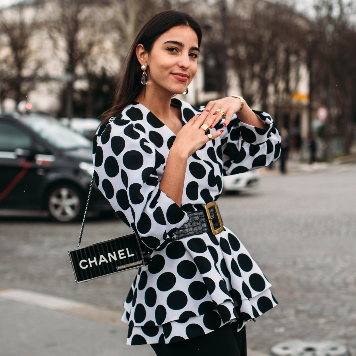 Zara ha incluido en su última colección tres prendas con estampado de lunares que son perfectas para hacer de tus looks algo impecable