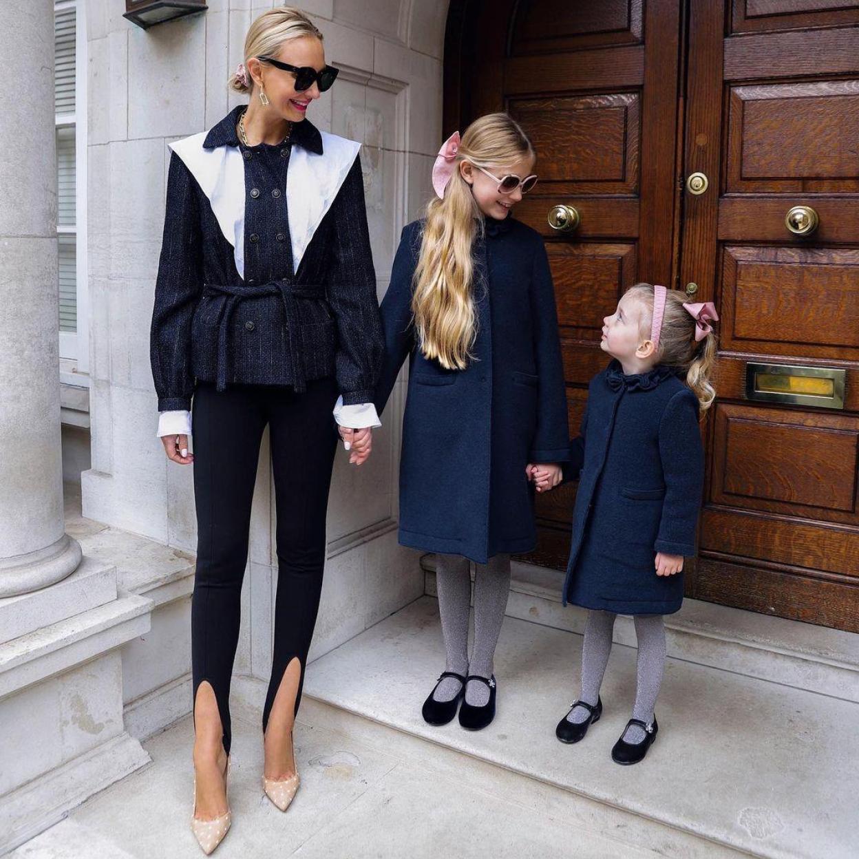 Pincha en la foto para ver las camisas, blusas y tops perfectas para tus looks con pantalones