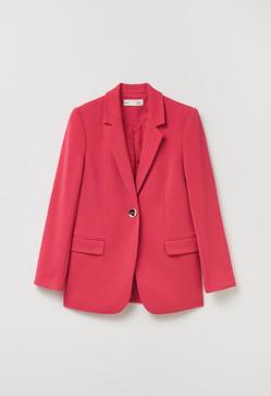 Imagen secundaria 2 - 1. Americana de color rojo con botones dorados de Zara (39,99 euros). 2. Blazer cropped en color beige de H&M (29,99 euros). Americana larga en color rosa frambuesa de Sfera (35,99 euros). 