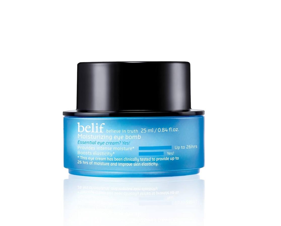 Otra buena opción es Moisturizing Eye Bomb de Belif. Se trata de una crema para el contorno de ojos que proporciona un baño de hidratación. Su precio es de 39,99 €.