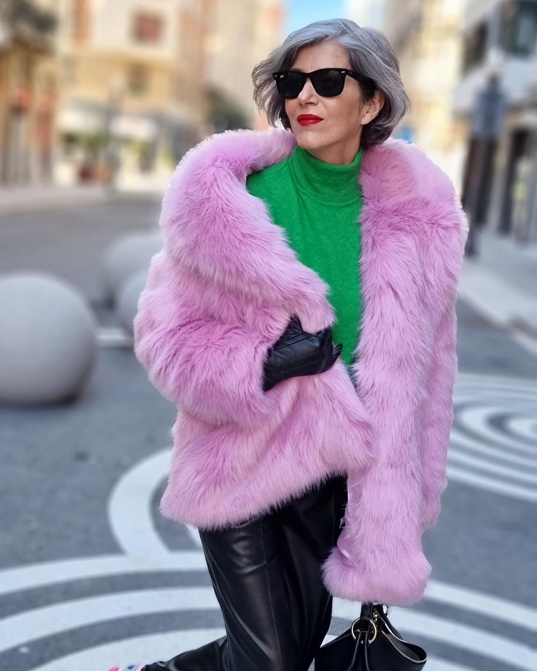 Pincha en la imagen para ver los exclusivos abrigos de Zara Atelier que ha llevado Marta Ortega y que ya triunfan entre las influencers.