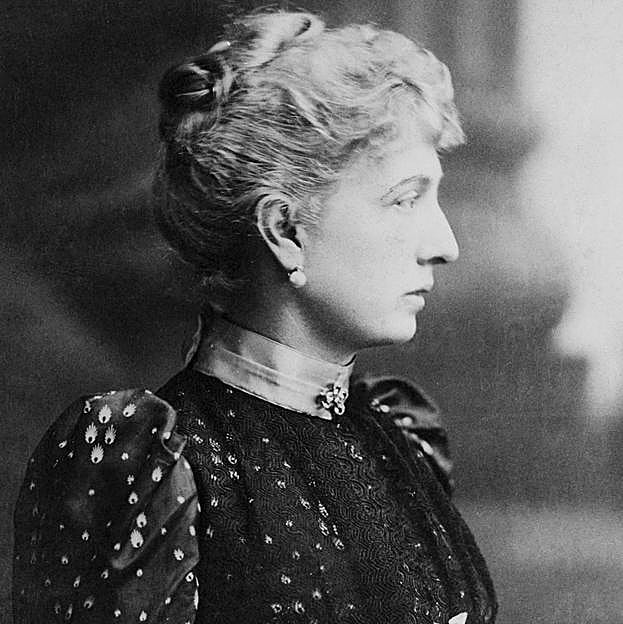 A pesar de que Alberto la había declarado «Persona Non Grata», aun hay una avenida de Montecarlo con su nombre.