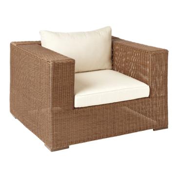 Imagen secundaria 1 - El sillón individual está rebajado a 449 euros en El Corte Inglés, y la mesa auxiliar de mimbre, cuesta 129 euros.