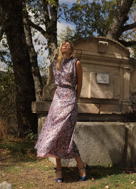 Imagen - El conjunto Amelia tiene un estampado fantasía en el que predominan los tonos azules y rosas