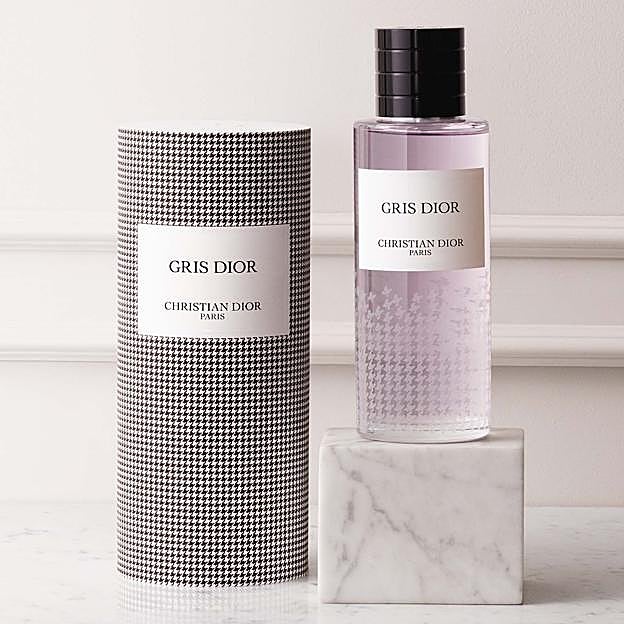 Perfume Gris Dior la Collection Privée Christian Dior. (120 euros/40ml).