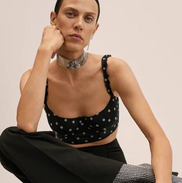 Imagen secundaria 1 - Satinado o de lunares: los bustiers son tendencia y los debes llevar con traje para un look elegante y moderno de noche