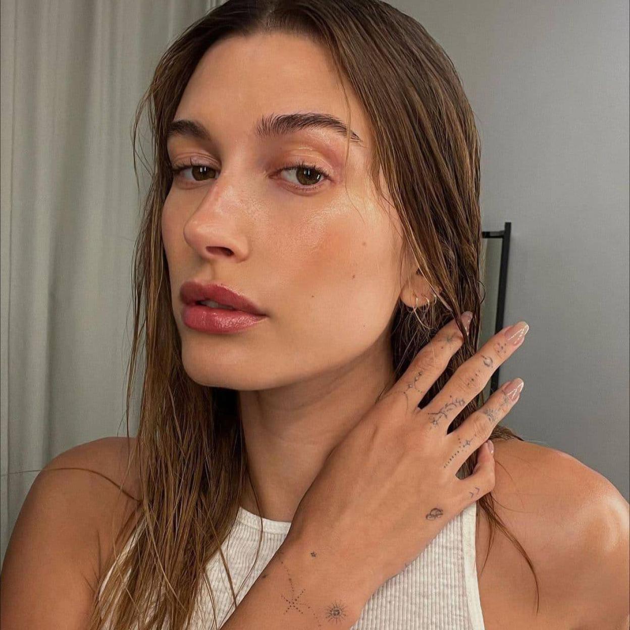 Pincha en la imagen para ver Los 10 productos de belleza que se han hecho virales en TikTok en 2021: de los parches para ojos hinchados a la mascarilla fría que cierra los poros