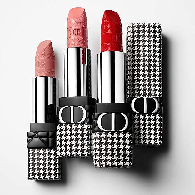 Barras de labios Rouge Dior de edición limitada con el estuche estampado de pata de gallo. Los labiales favoritos de Carmen Lomana. (50 euros).