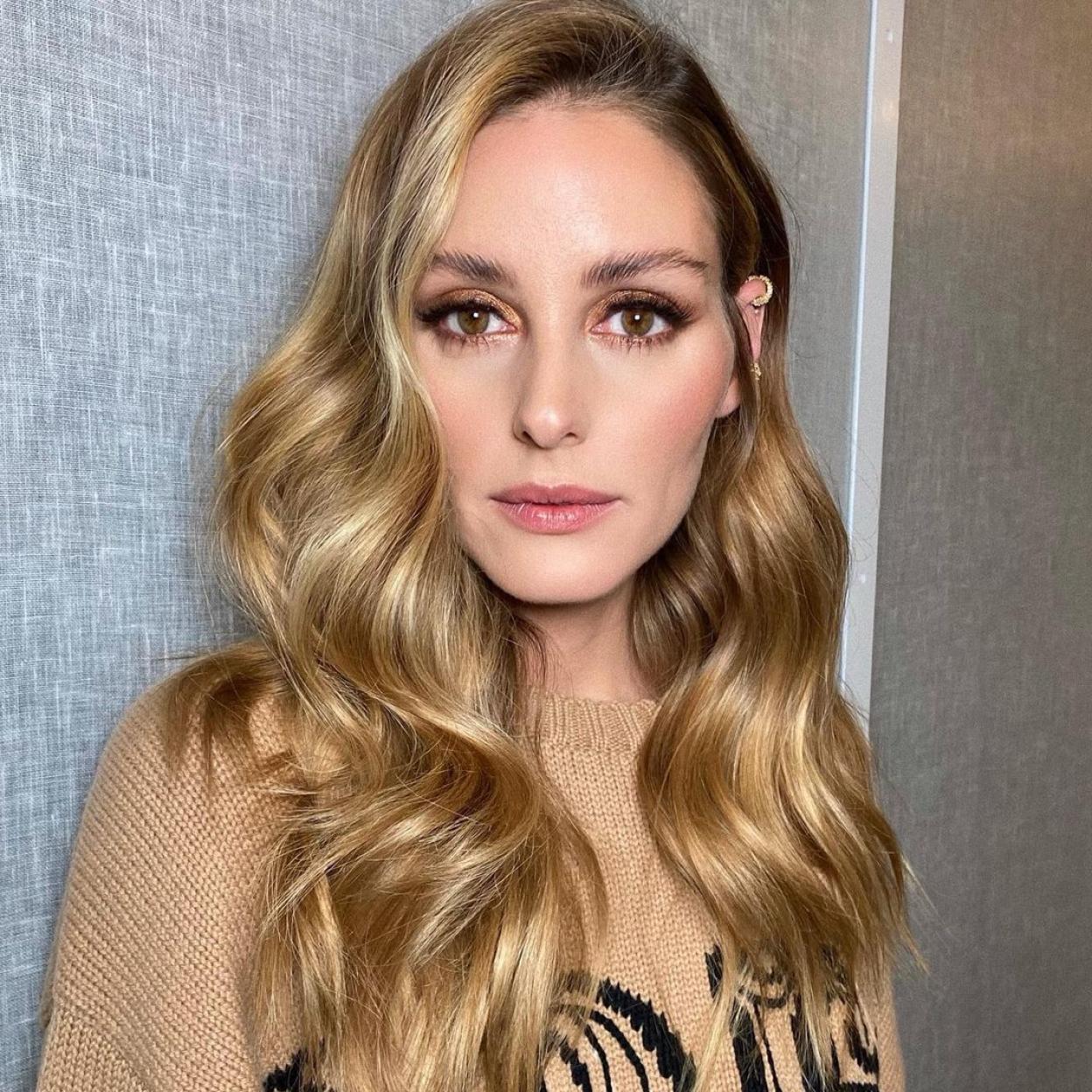 Pincha en la imagen para ver los exclusivos abrigos de Zara Atelier que ha llevado Marta Ortega y que ya triunfan entre las influencers.