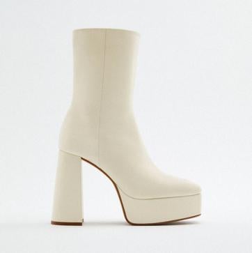 Imagen secundaria 1 - Originales y en tendencia, así son las botas y botines de nueva colección que triunfan en Instagram, a los que no te podrás resistir y puedes seguir usando en entretiempo