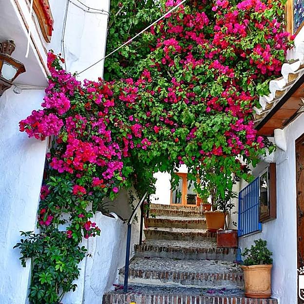 Frigiliana, el pueblo blanco más espectacular de Málaga con el que comenzó el turismo rural