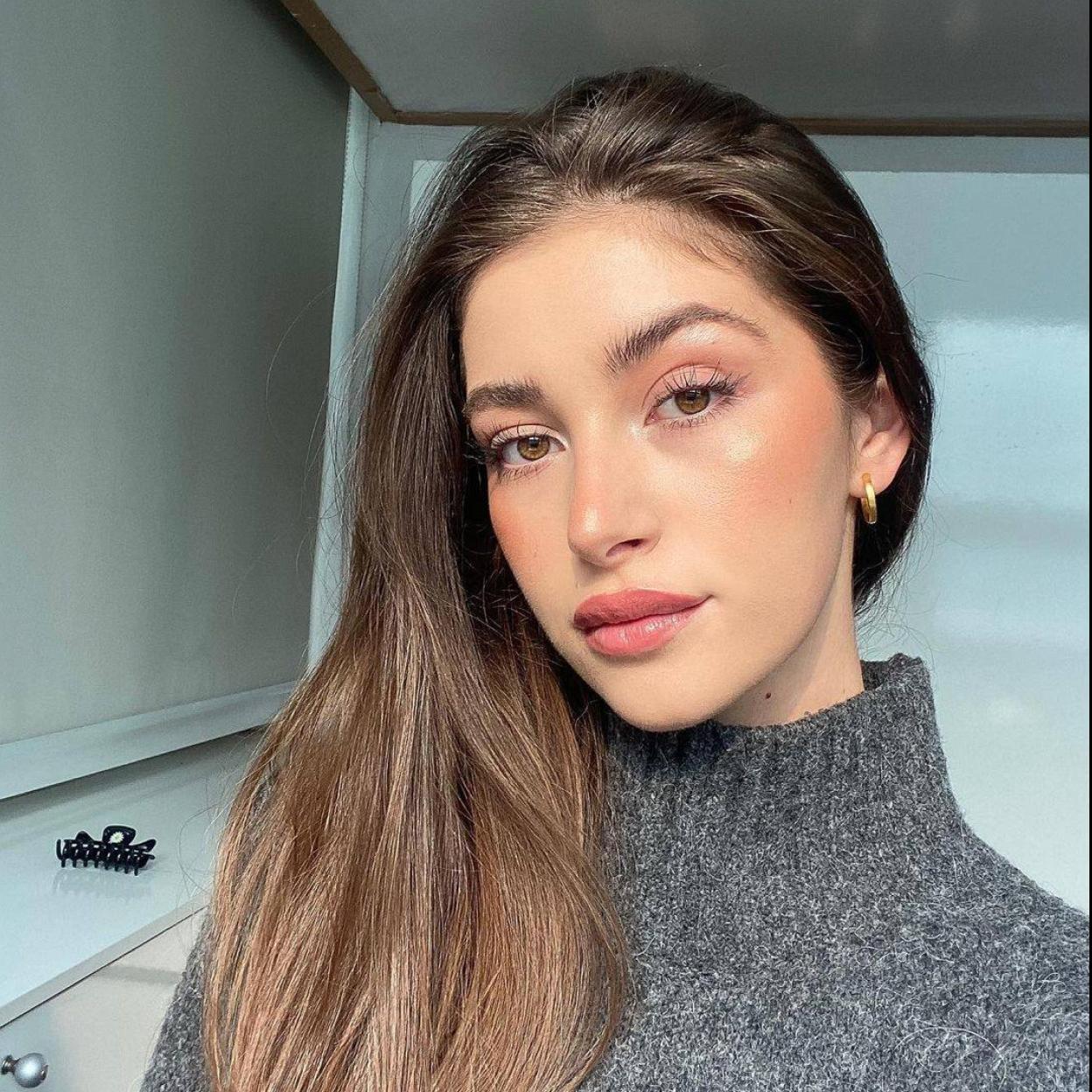 Pincha en la imagen para ver Estos son los cosméticos super ventas de las marcas de farmacia favoritas de los dermatólogos para un efecto buena cara