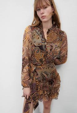 Imagen secundaria 2 - En abrigo o vestido: estas son las prendas de estilo bohemio que confirman que el estampado &#039;paisley&#039; es el más elegante