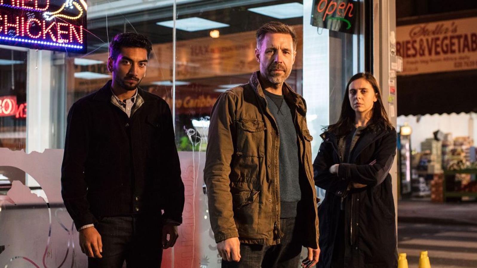 La última producción británica que ha llegado a la plataforma de la televisión pública es esta miniserie de 6 episodios en la que un joven inglés de origen paquistaní se ve obligado a trabajar como informante para un oficial antiterrorista. Un apasionante thriller de seis episodios en la que la inmigración, el drama familiar y el suspense policial se unen en una historia tan difícil como adictiva. 