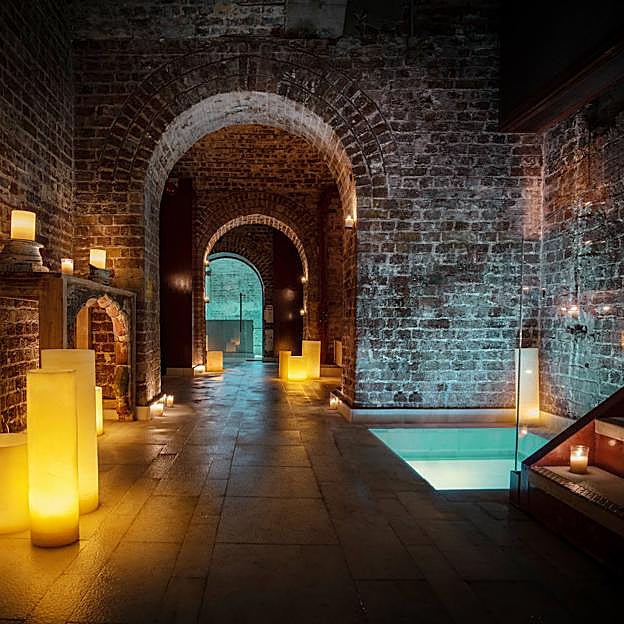 Déjate mimar en estos baños romanos.