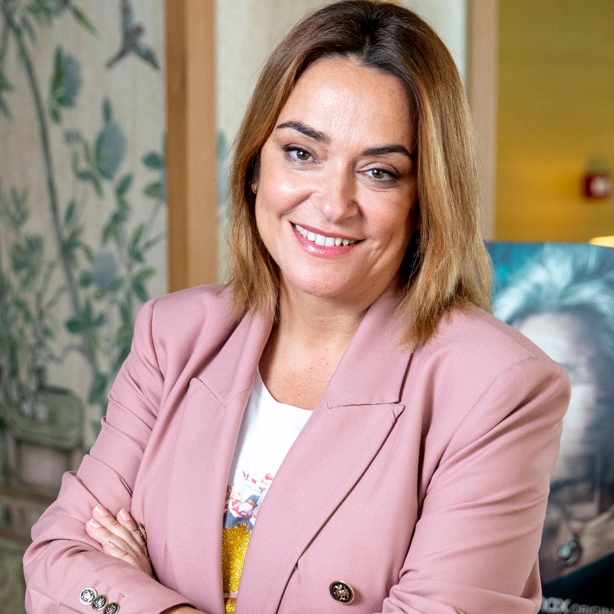 Pincha en la foto para ver las blazers que hemos fichado para las rebajas y van a elevar cualquier estilismo con pantalones y faldas