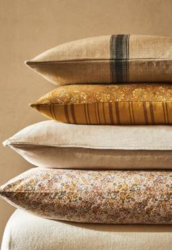 Imagen secundaria 2 - Los cojines de Zara Home, con diferentes texturas, colores y estampados, están disponibles desde 7.99 euros.