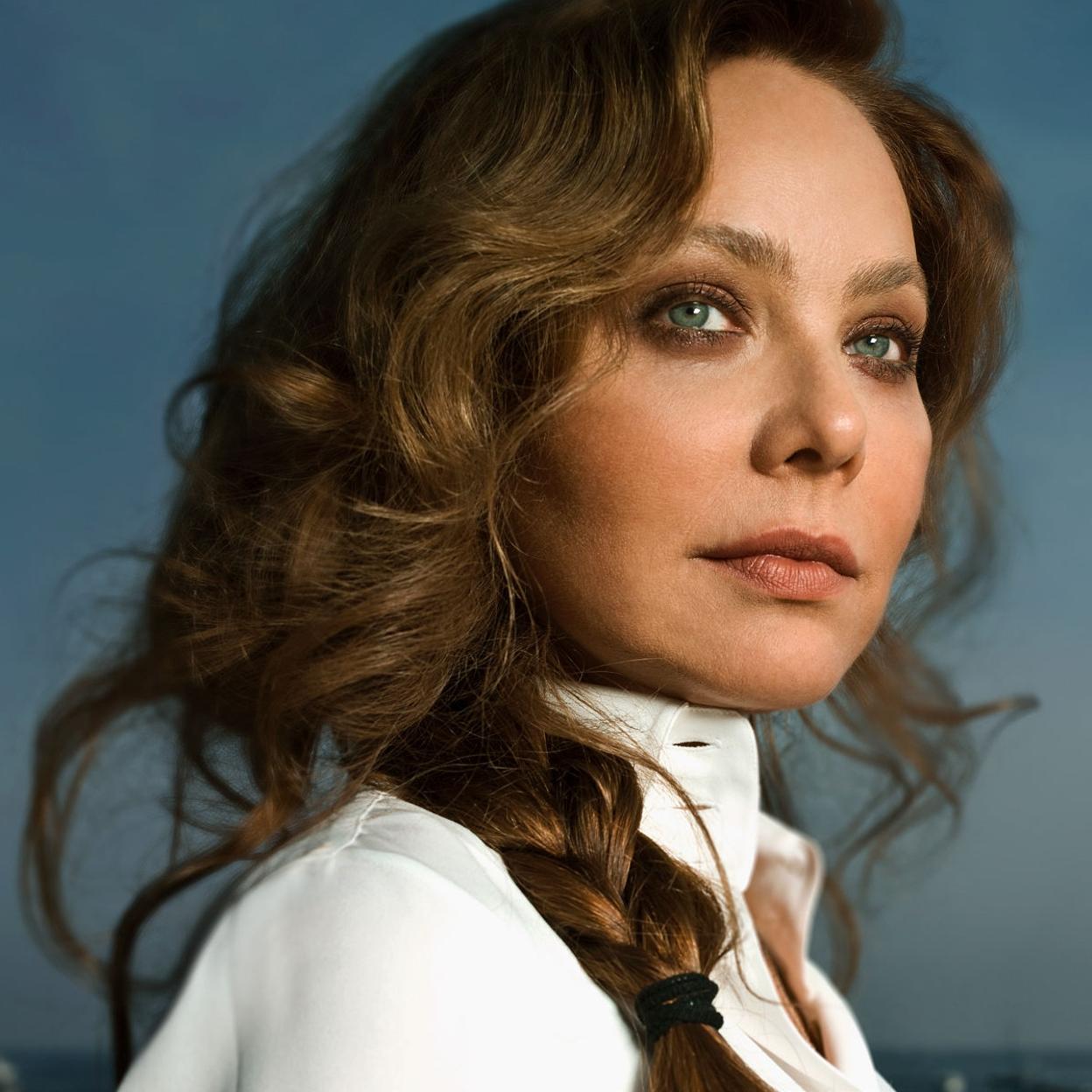El resurgir de Ornella Muti, el mito erótico del cine italiano que escandalizó al mundo con dos matrimonios rotos por la cárcel y la infidelidad