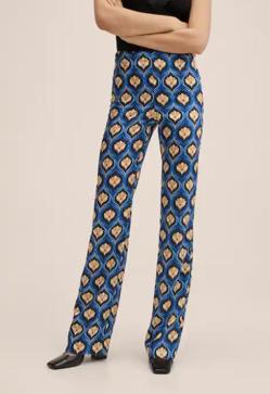 Imagen secundaria 2 - Pantalones estampados, el truco rejuvenecedor y fácil de copiar de Eugenia Martínez de Irujo para conseguir un look de diez