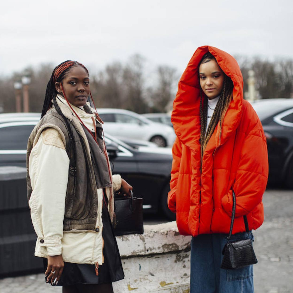 Pincha en la foto para ver bufandas extra largas, el accesorio de moda que necesitas para transformar por completo tus looks de invierno más sencillos