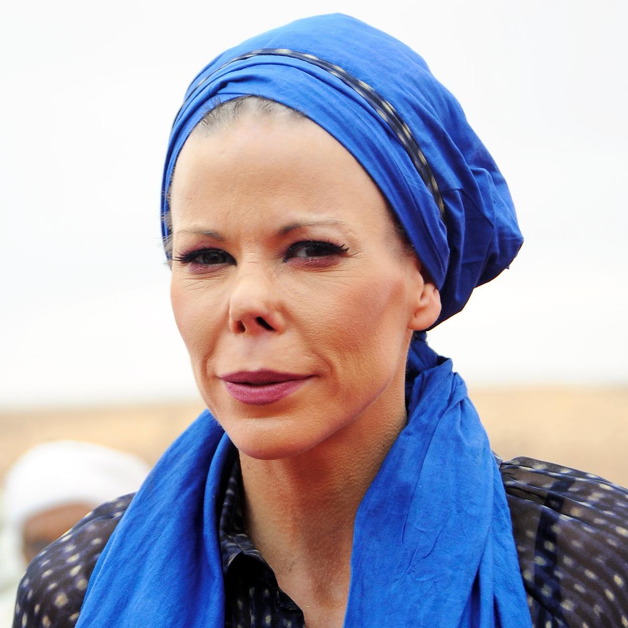 La princesa Kalina de Bulgaria con turbante azul.