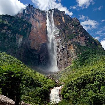 Imagen secundaria 1 - Viajes más impresionantes por Sudamérica: las cataratas de Iguazú, entre Argentina y Brasil; al Salto del Ángel, en Venezuela, o al Glaciar Perito Moreno, en la Patagonia.